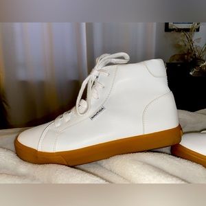 Nautilus high tops, white
